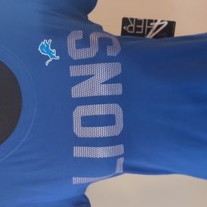 Detroit Lions t-shirt size small woman's